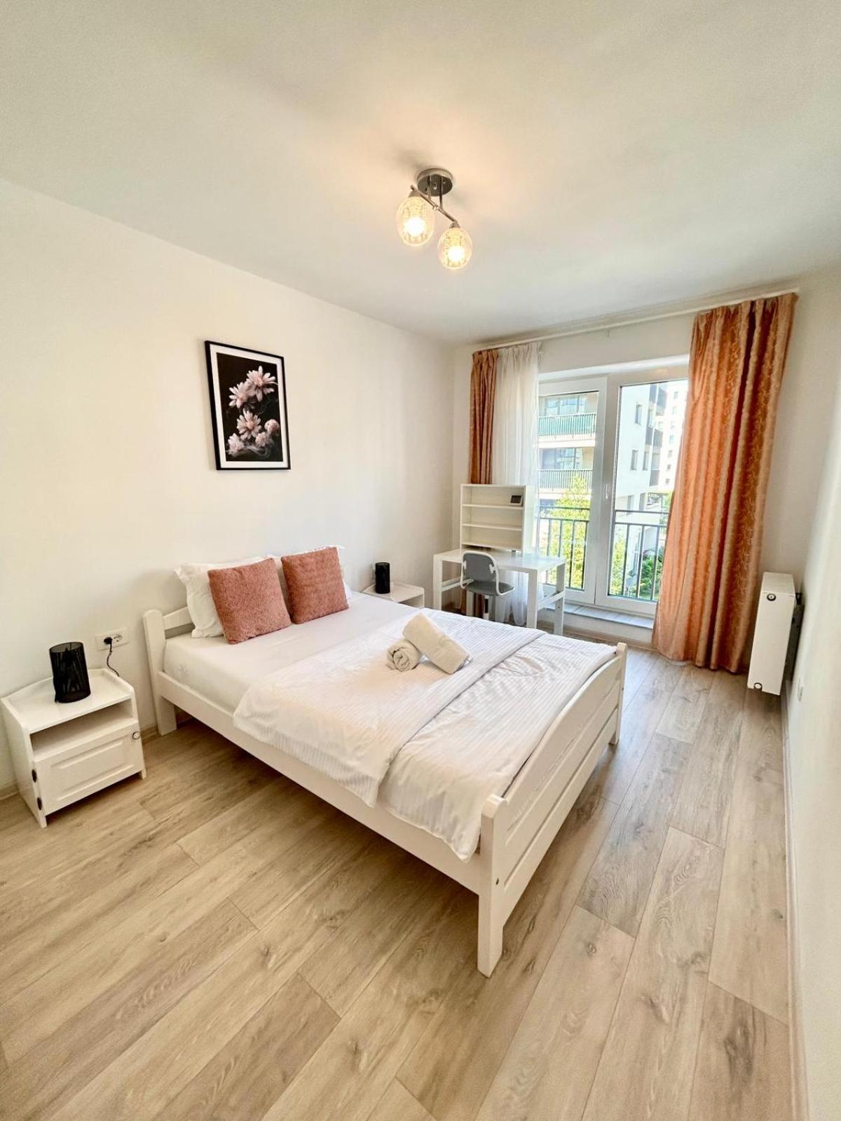 Jad Luxury 3 Rooms & 2 Rooms Apartments In Kasper, Near Coresi Mall Braşov Esterno foto