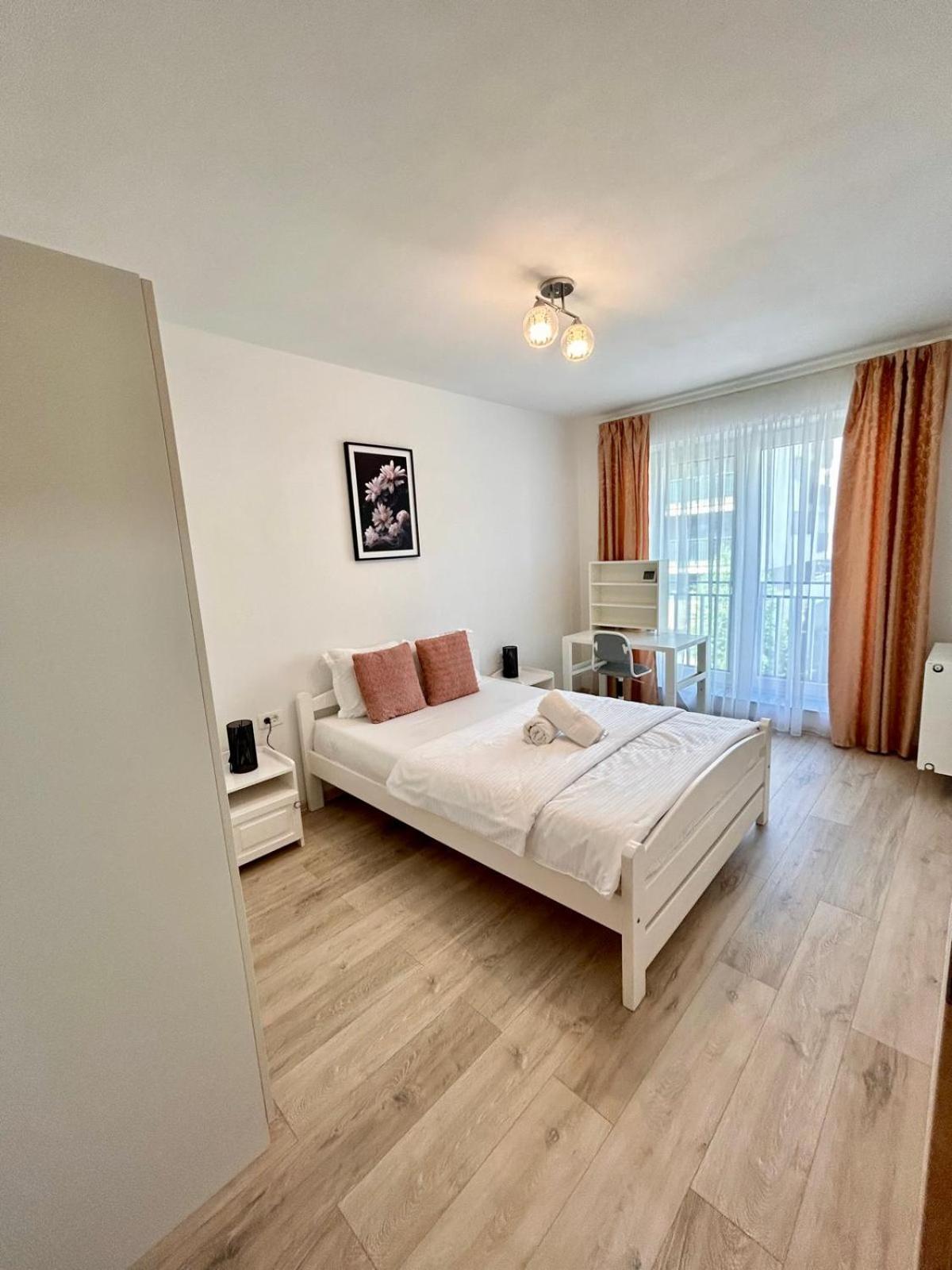 Jad Luxury 3 Rooms & 2 Rooms Apartments In Kasper, Near Coresi Mall Braşov Esterno foto